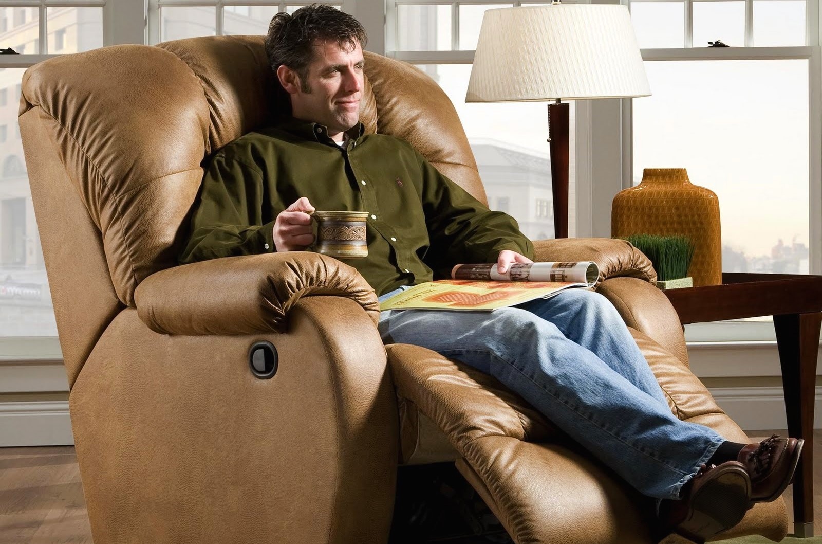 8 Best HeavyDuty Recliners (Fall 2024) Which One to Buy?