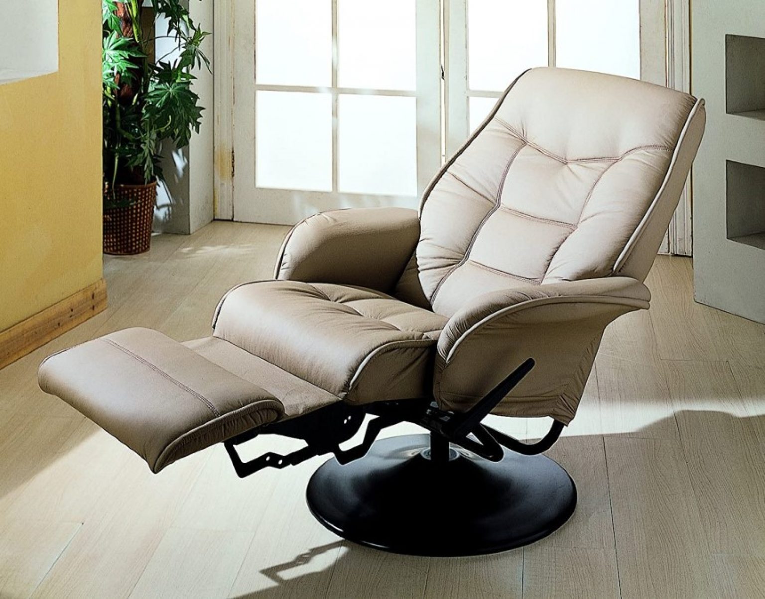 5 Best Swivel Recliners (Winter 2024) Which One to Buy?